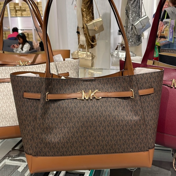 MICHAEL KORS
Reed Large Logo Belted Shoulder Tote Bag
Brown 
NWT - Picture 1 of 16